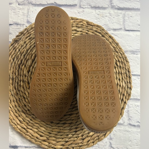 Puma Basket White Leather Fashion Sneakers. - Picture 8 of 9